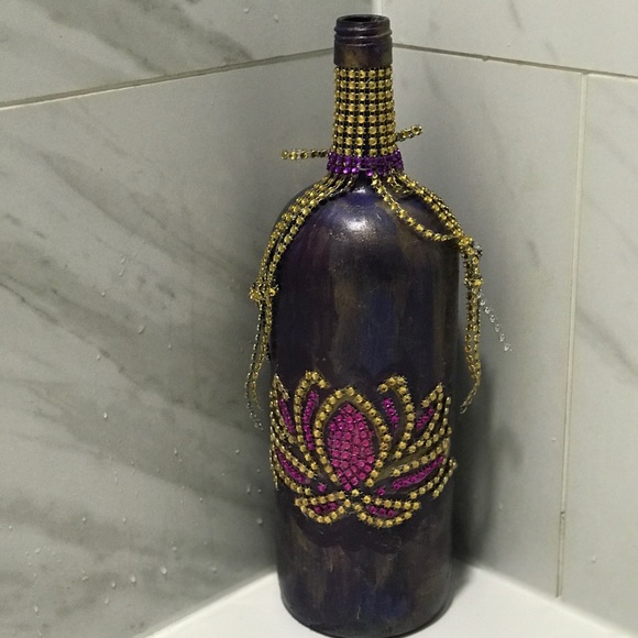 A Cornucopia of Plenty of Upcycled Vases. - Picture 12 of 17